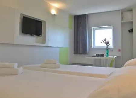 Ibis Styles Paris Ouen Hotell 2*